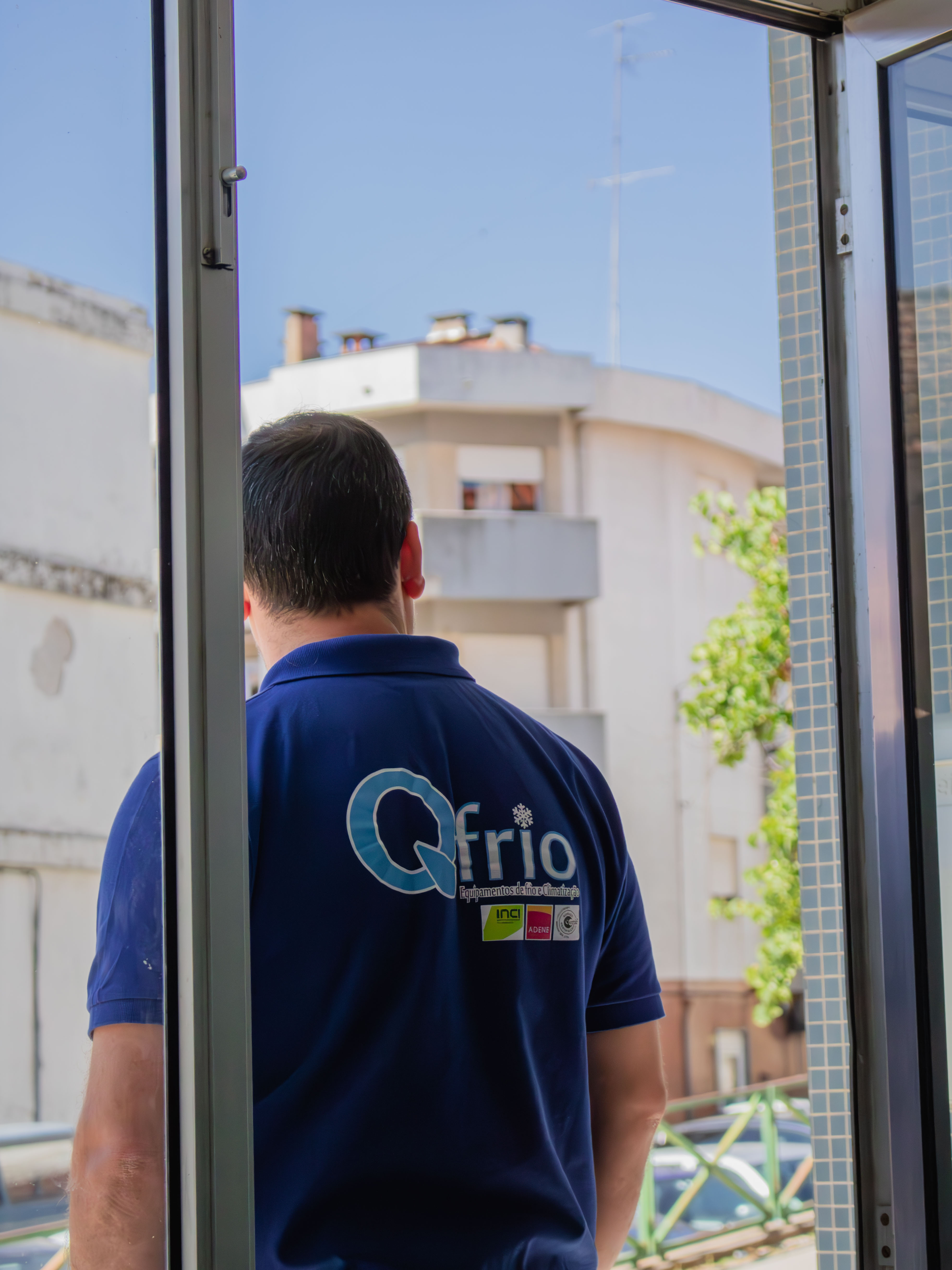 Caso de sucesso Qfrio — produção e gestão de conteúdos por WayArt Digital